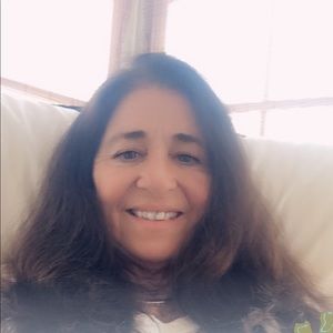 Meet your Posher, Debbie